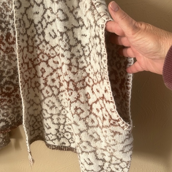 Knox Rose Poncho Style Sweater Leopard Print Sleeveless Size Extra Small Tassels - Picture 4 of 16